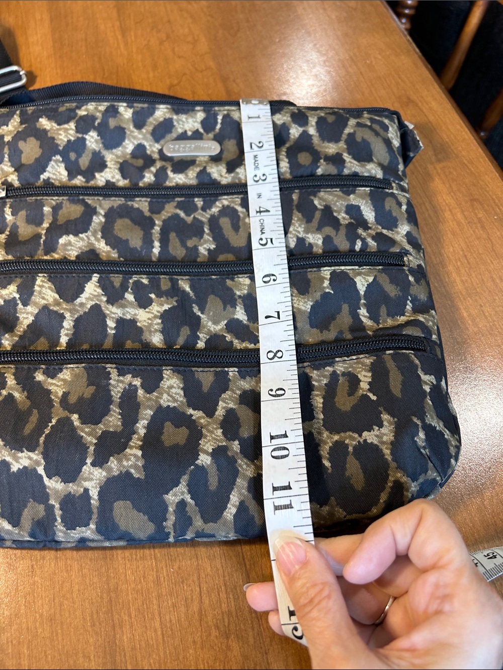 Leopard Print Baggallini Crossbody Bag with Detachable Strap and pouch - Picture 8 of 10